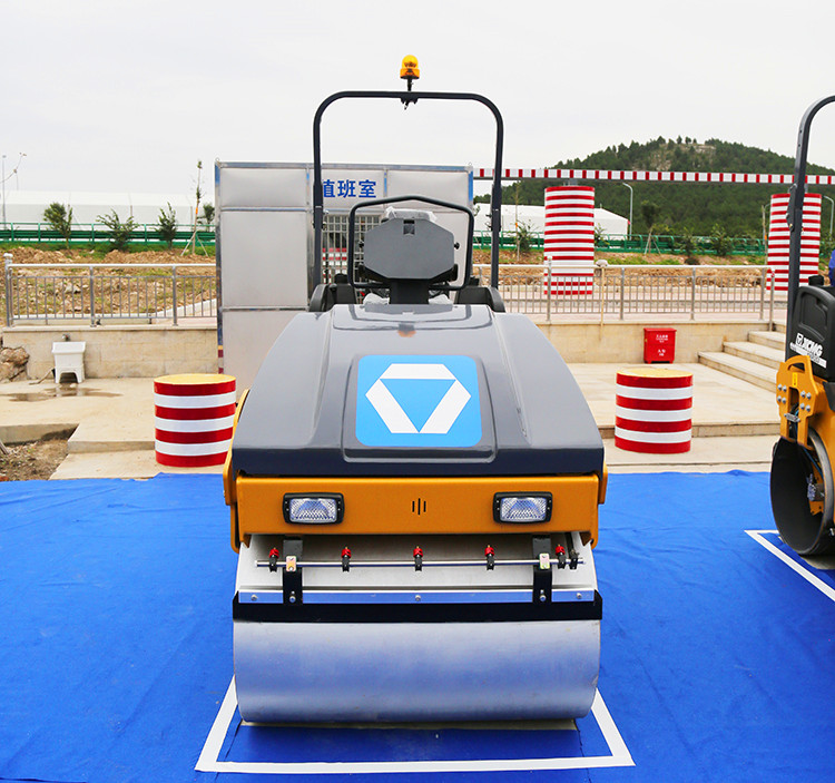 XCMG Official 3 ton light vibratory roller XMR303S China new double drum road roller for sale